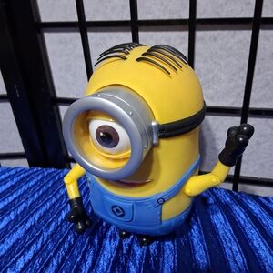 Despicable Me Minion Deluxe Talking Stuart Figure Free Moving Eyes & Arms